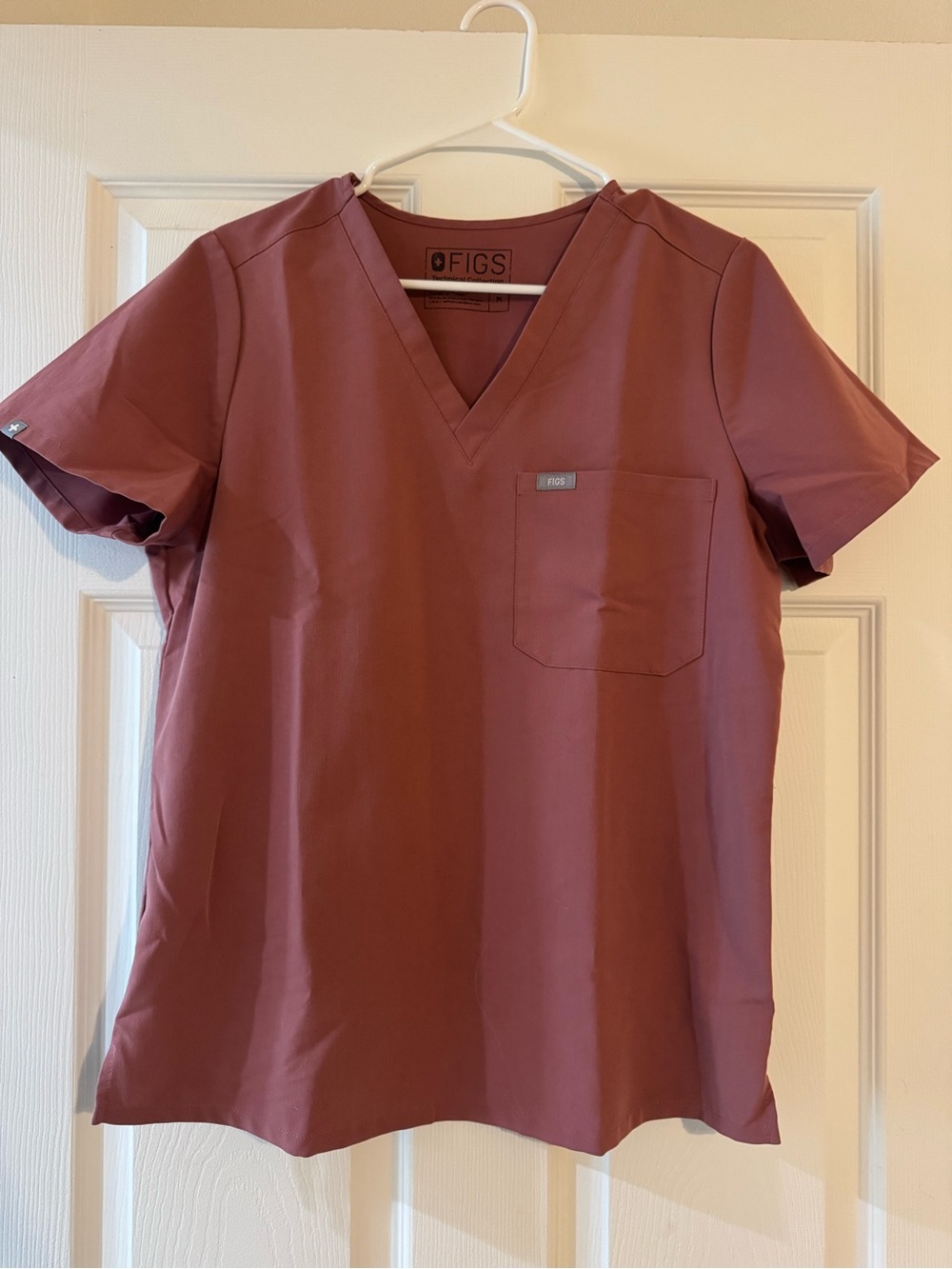 Figs Women's V-Neck Scrub Top in Mauve Rose